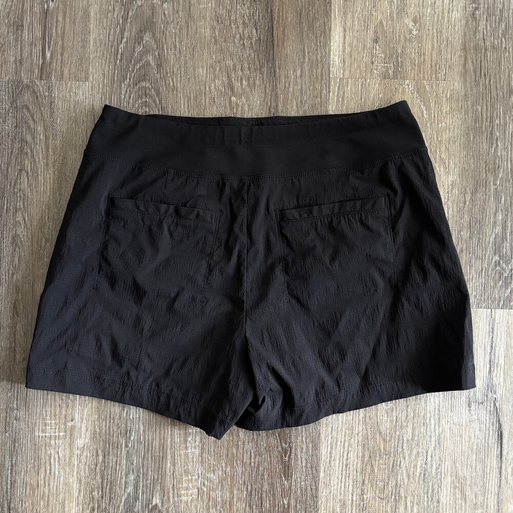 Athleta Trekkie North Mid Rise Short in Black - Size: 10 - Picture 4 of 7